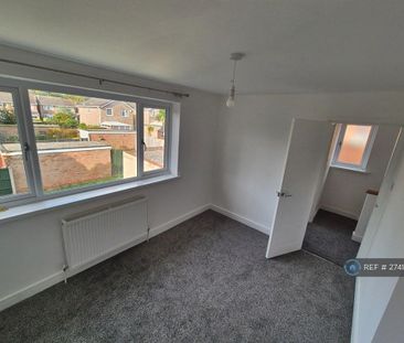 3 bedroom semi-detached house to rent - Photo 4
