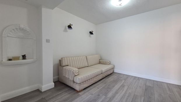 4 bedroom semi-detached house to rent - Photo 1