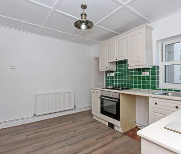 2 bedroom end of terrace house to rent - Photo 2