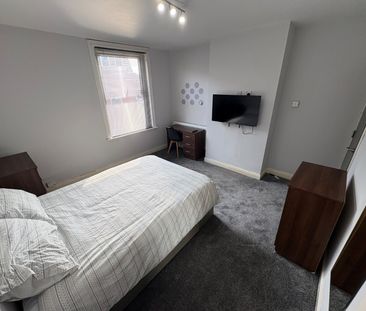 5 bedroom terraced house to rent - Photo 4