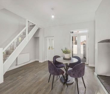 3 Bed End Terrace, Kennedy Road, M5 - Photo 6