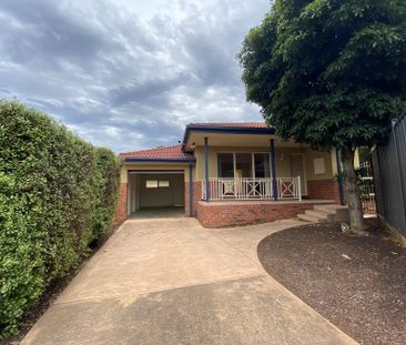 Low-Maintenance Townhouse in a Prime Essendon West Location - Photo 6
