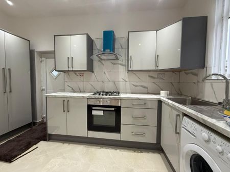 3 bedroom terraced house to rent - Photo 5