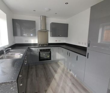 4 bedroom detached house to rent - Photo 6