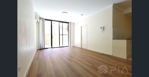 2 Bedroom great location unit available for rent in Granville - Photo 1