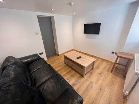 St. Michaels Terrace, Leeds, LS6 - Photo 2