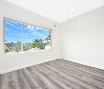 Fully renovated two bedroom apartment - Photo 3