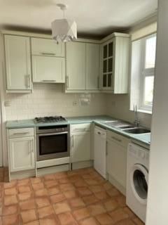 2 Bed Flat, Upper Floor, SW18 - Photo 3