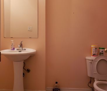 For Lease - 94 Forestwood Street, Richmond Hill, Ontario - Photo 6