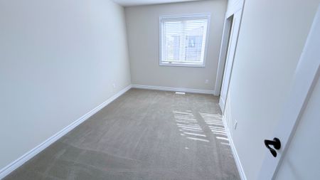 For Lease - 90 NEPETA Crescent, Blossom Park - Airport and Area, Ontario - Photo 3