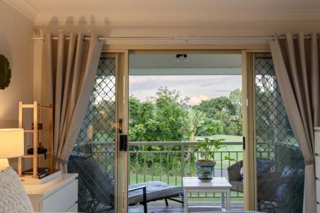 Elegant 3-Bedroom Townhouse Overlooking the Golf Course !! - Photo 5