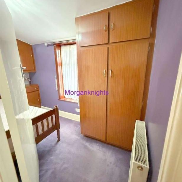 Plashet Grove, Eastham, E6 - Photo 1