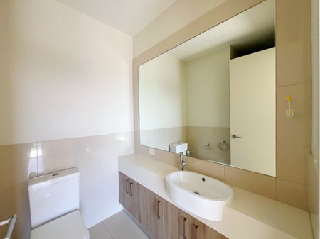 Modern 2 Bed | 2 Bath | 1 Car For rent in Balwyn North - Photo 5