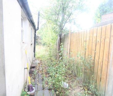 Shirley Road - Bedroom Ground Floor - Luton, LU1 - Photo 1