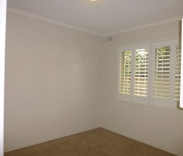 Modern Ground Floor Two-Bedroom Apartment with Private Courtyard - Photo 4