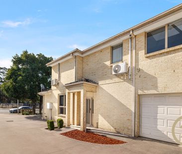 Renovated, Spacious -Townhouse in Prime Walk-To-Train Location !! - Photo 2