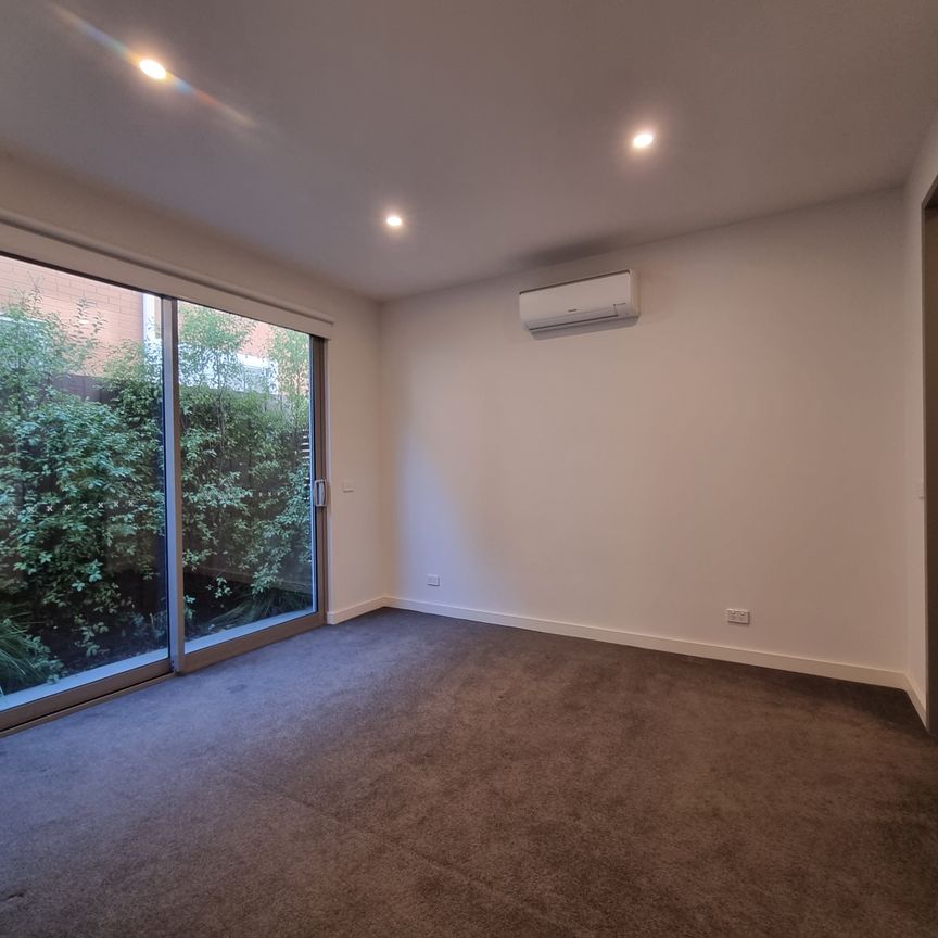 1 / 6 Prince Edward Avenue, McKinnon - Photo 1