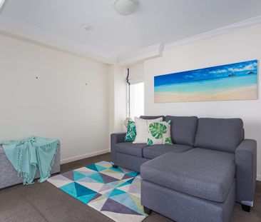 Fully Furnished 8th Floor Corner Apartment - Photo 2
