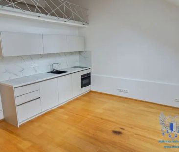 Pronájem atypického 1+kk s galerií - Fotografie 3