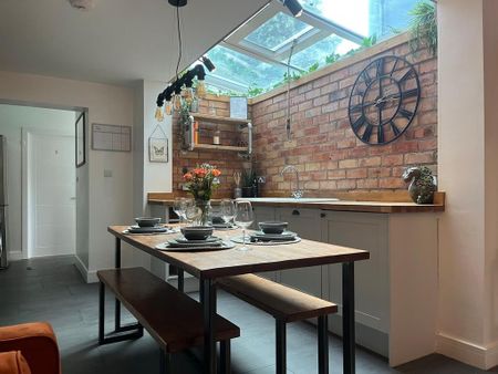 6 bedroom house to rent - Photo 2