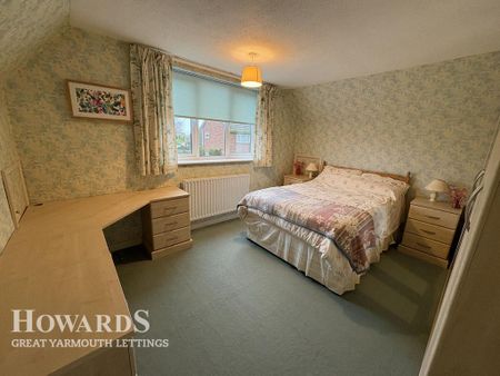 3 bedroom semi-detached bungalow to rent - Photo 3