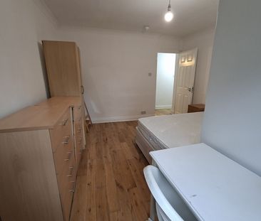 Room in a Shared Flat, Hornsey Road, N7 - Photo 6