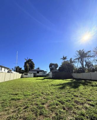 “3 Bedroom home on a quiet street!” - Photo 1