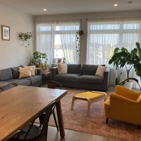 🔥 5 ½ ENSOLEILLÉ – 1350 PI² – LIBRE IMMEDIATEMENT 2200$/ MOIS : 2100$ / MOIS LA PREMIEMIERE ANNEE + 1 MOIS GRATUIT - Photo 3