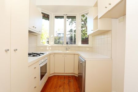 DELIGHTFUL TWO BEDROOM TERRACE IN SOUGHT AFTER AREA - Photo 4