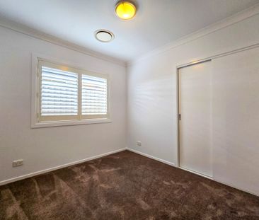 Spacious & Stylish Family Living in a Quiet Rosemeadow Cul-de-Sac - Photo 3