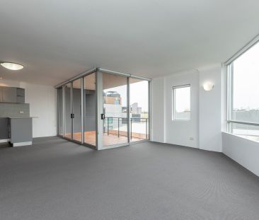 Sophisticated and Stylish Two Bedroom Apartment - Photo 3