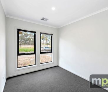 Modern Three Bedroom Home! - Photo 5