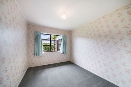 Beautiful Family Home in Blockhouse Bay - Photo 3