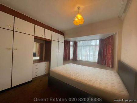 3 bedroom property to rent in London - Photo 4