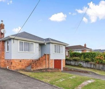 Large family home with a large garden- Rare find - Photo 2