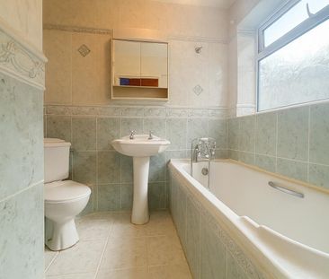 3/4 Bedroom House To Let - HP12 - Photo 6