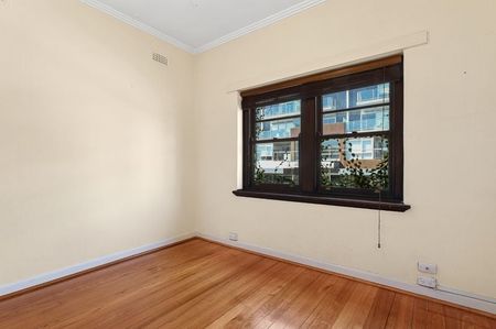 Stylish Art Deco St Kilda apartment - Photo 2