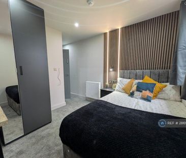 1 bedroom in a house share to rent - Photo 2
