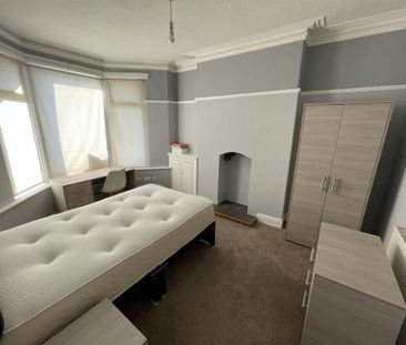 3 bedroom private hall to rent - Photo 2