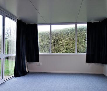 Great Location 3-Bed House with Double Garage - Photo 6