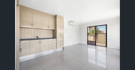 STREET FACING GRANNY FLAT - FRESHLY PAINTED - Photo 3