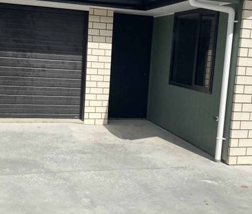 Modern New Town House - Photo 3