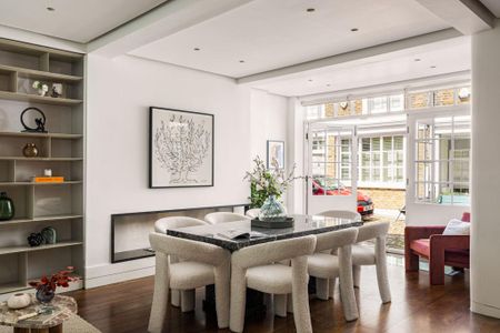 4 bedroom mews to rent - Photo 4