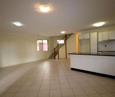 2/253 Cavendish Road, 4151, Coorparoo Qld - Photo 1