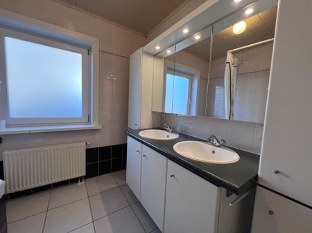 Ruim en lichtrijk appartement te huur in het hart van Belzele (Evergem) - Photo 5