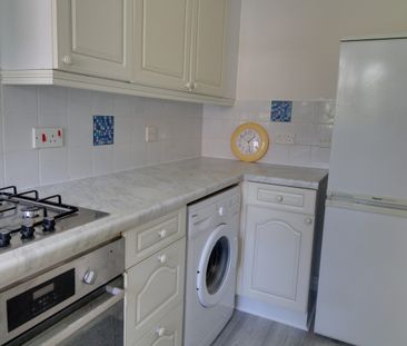 Tongham Meadows, Tongham, GU10 - Photo 5