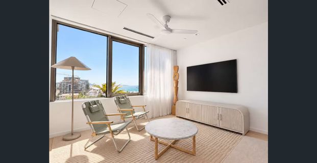 Brand new beachfront luxury 3 bedroom apartment with uninterrupted ocean views - Photo 1
