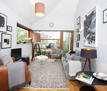 A charming 1 bed apartment located in this fantastic city centre lo... - Photo 1