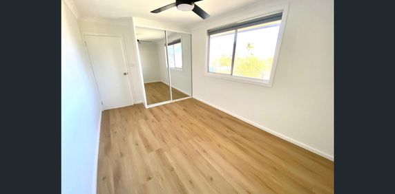 NEWLY RENOVATED 2 BEDROOM FLAT - Photo 2