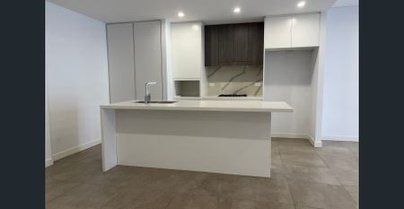 Modern Apartment with skyline views - Photo 5